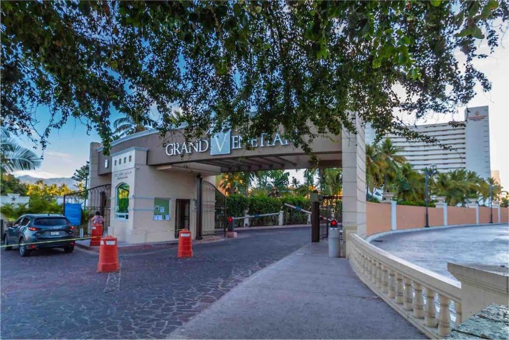 Ocean Front Grand Venetian Corner Condo بويرتو فالارتا المظهر الخارجي الصورة