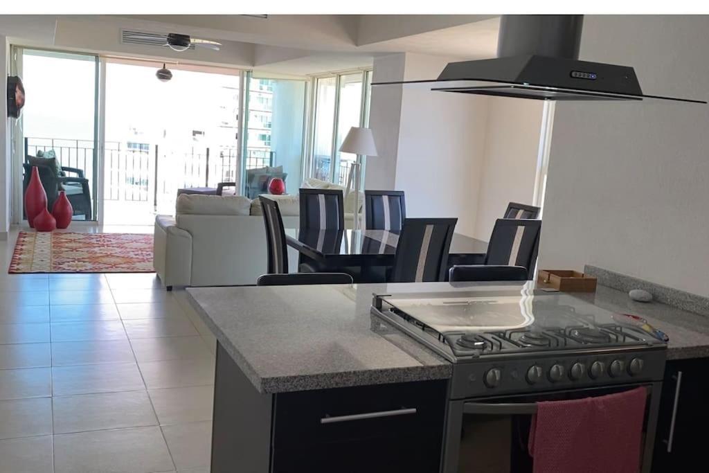 Ocean Front Grand Venetian Corner Condo بويرتو فالارتا المظهر الخارجي الصورة
